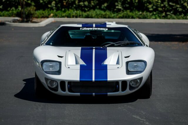 appily heratage paint to ford gt