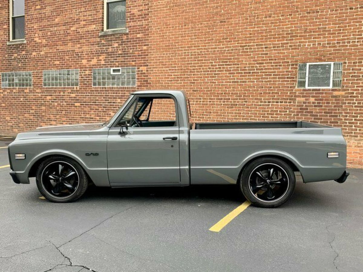 1970 Chevrolet C10 - LS swap - Lowered- 20" Foose wheels, Custom