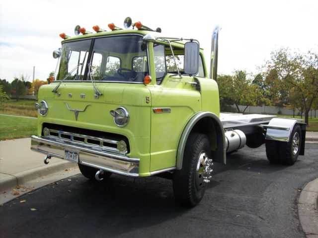 1975 Ford C900 COE.