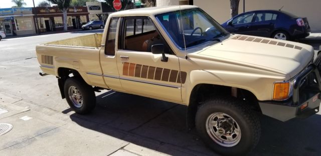 1984 Toyota Pick Up Truck Xtra Cab 4x4 Deluxe Sr5 For Sale