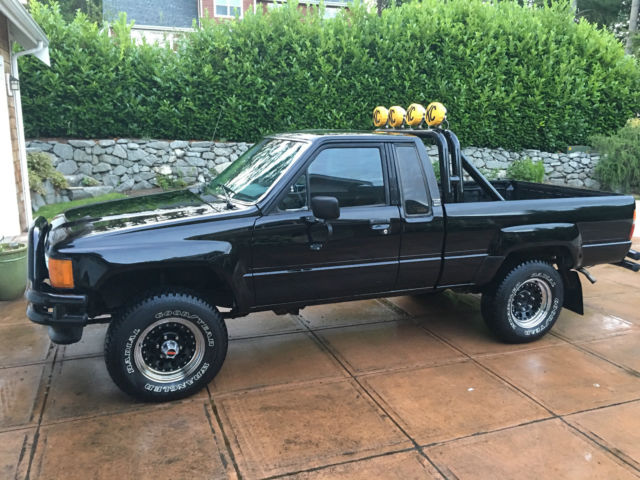 1985 Toyota Sr5 Pick Up Back To The Future Marty Mcfly Check Out