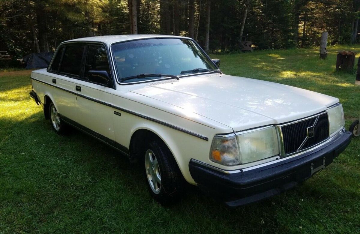 1988 VOLVO 240 DL, 4Door Sedan, EXCELLENT W/ NO Rust! for