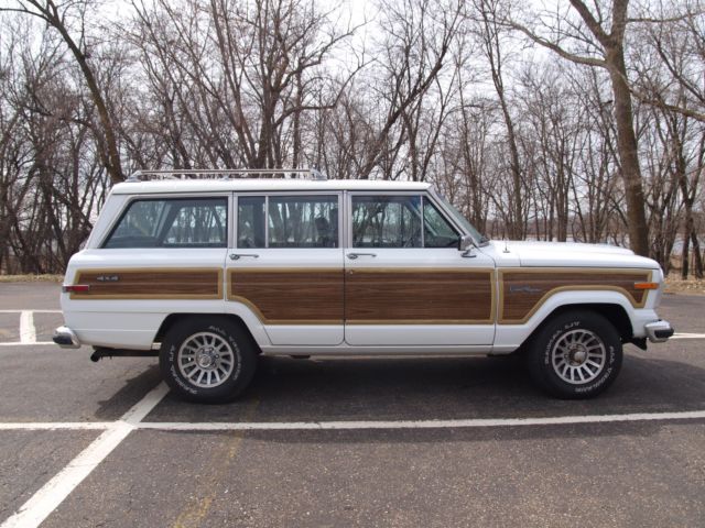 1989 Jeep Grand Wagoner No Rust! FUEL INJECTION