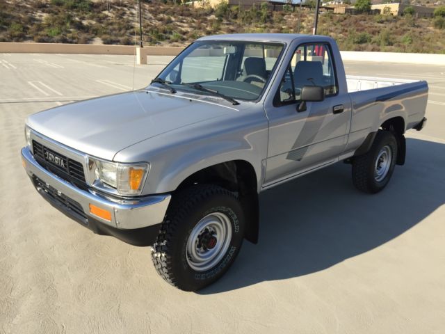 1989 Toyota Pickup Truck Deluxe 4x4 Low Miles Free Shipping W
