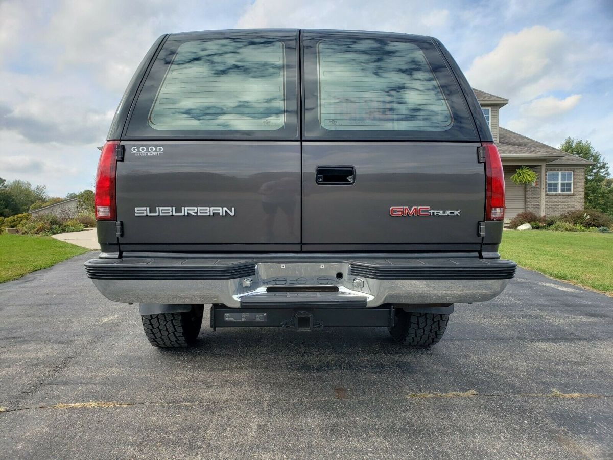 1993 GMC Suburban C2500 454 Mint with low miles for sale GMC Suburban