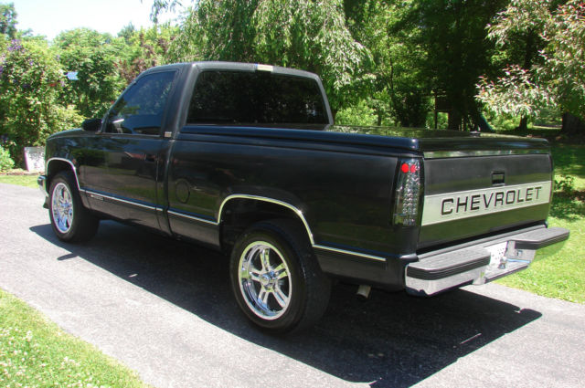 88 Chevy Silverado 1599 Short Bed, 2 Dr, Std Cab, Only 104K Miles for