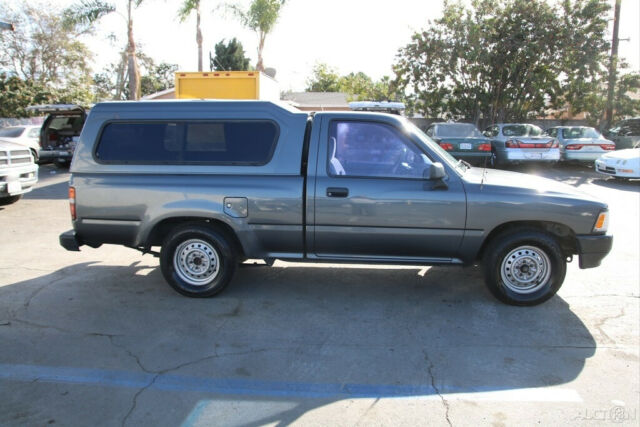 (C) 1993 Toyota Pickup Manual 4 Cylinder NO RESERVE for sale - Toyota