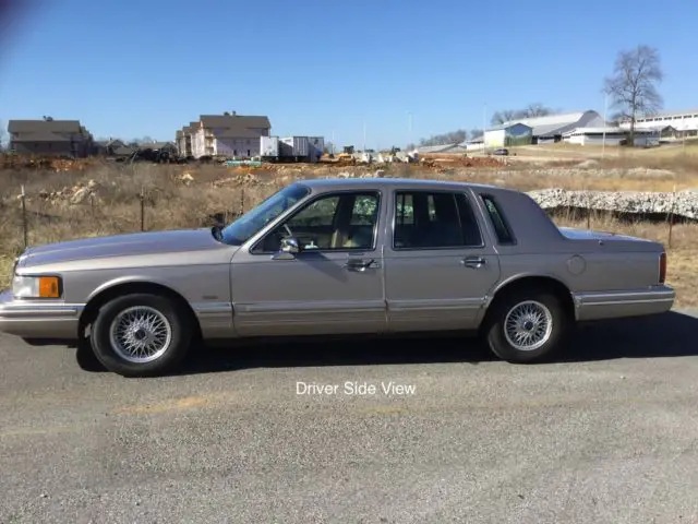 FORD’s FINEST!!! 1994 Lincoln Town Car Signature Series 4.6L