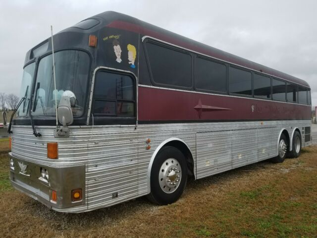1980 tour bus