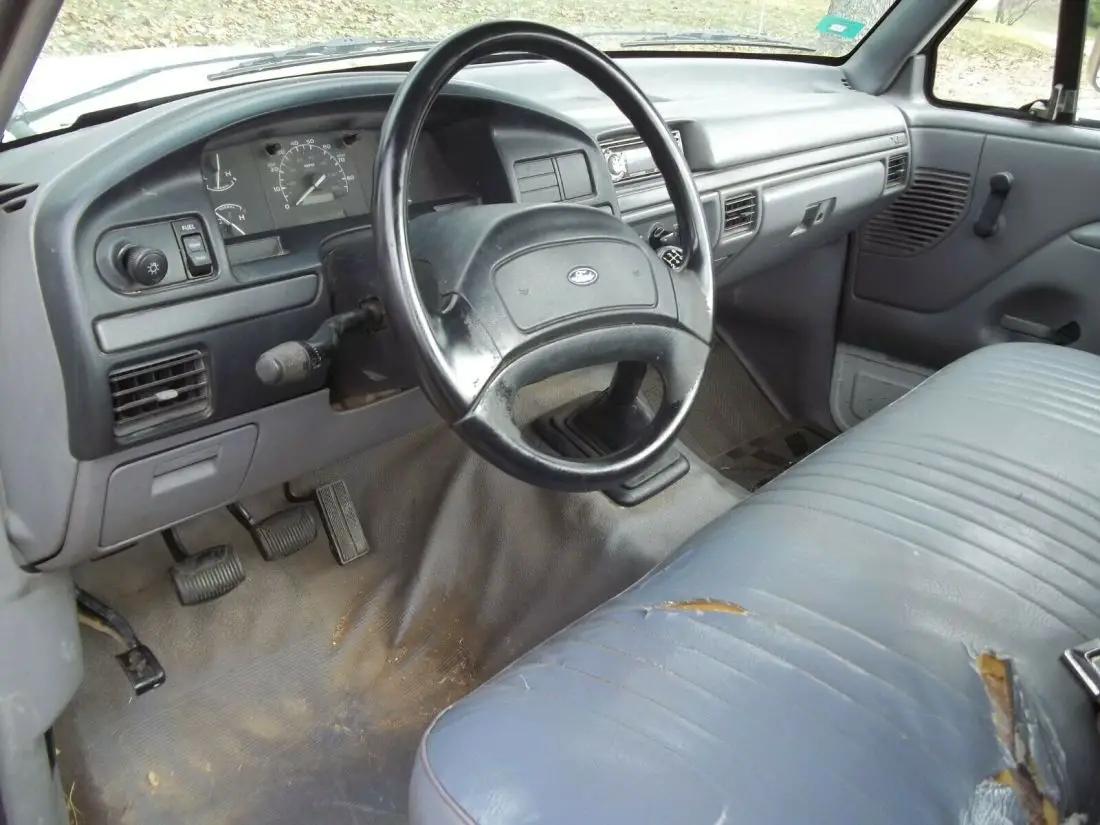 Auto Custom Carpets Black Loop Carpet For 1965-1972 Ford F100 Regular Cab – Manual Trans, In-Cab Tank