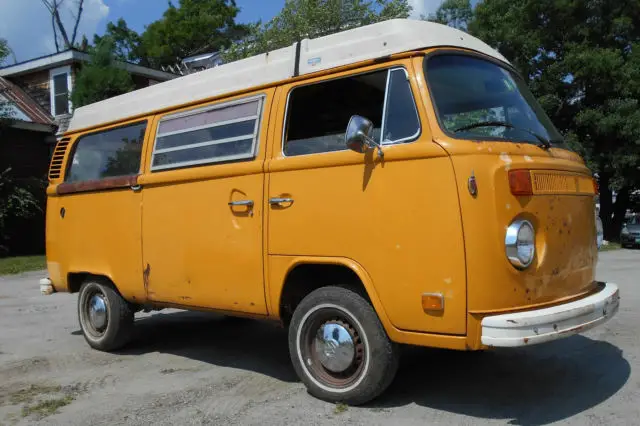 1976 Orange Volkswagen Bus/Vanagon