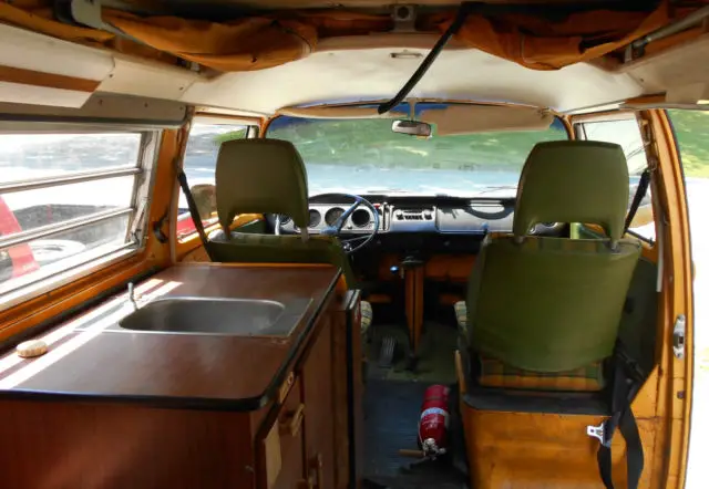 1976 Orange Volkswagen Bus/Vanagon