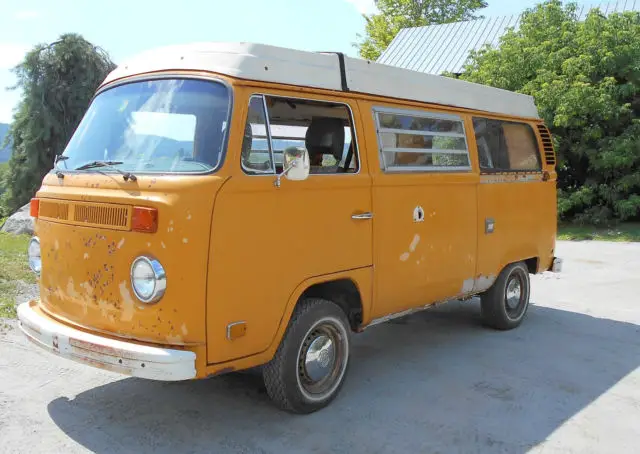 1976 Orange Volkswagen Bus/Vanagon