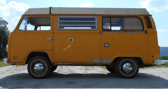 1976 Orange Volkswagen Bus/Vanagon