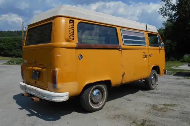 1976 Orange Volkswagen Bus/Vanagon