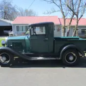 1932 Green and Black Chevrolet 1/2 Ton Pickup thumbnail