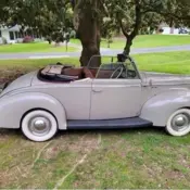 1940 Brown Ford Deluxe thumbnail