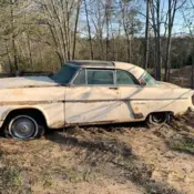 1954 Sandstone White and Killarney Green Ford Crestline thumbnail