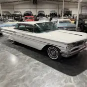 1960 White Pontiac Bonneville thumbnail