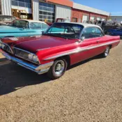 1961 Red Pontiac Bonneville thumbnail