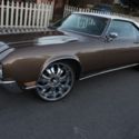 1970 Brown body and white vinyl top Buick Riviera thumbnail