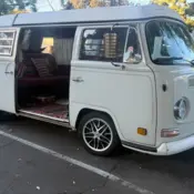 1970 White Volkswagen Bus/Vanagon thumbnail
