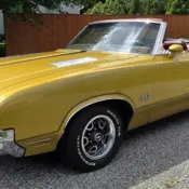 1971 Gold Oldsmobile 442 thumbnail