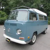 1971 Blue Volkswagen Bus/Vanagon thumbnail