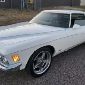 1972 White Buick Riviera thumbnail