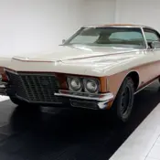 1972 Ivory Buick Riviera thumbnail
