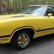 1972 Yellow Oldsmobile Cutlass thumbnail