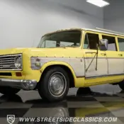 1974 Yellow International Harvester Travelall thumbnail