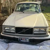 1981 Brown Volvo 242 thumbnail