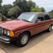 1983 Red Mercedes-Benz 300-Series thumbnail