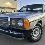 1984 Silver Mercedes-Benz 300D thumbnail
