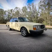 1984 Yellow Volvo 242 thumbnail