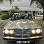 1985 Gold Mercedes-Benz 300D thumbnail