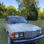 1985 Beige Mercedes-Benz E-Class thumbnail