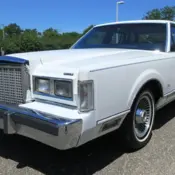 1985 White Lincoln Town Car thumbnail