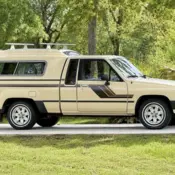 1985 Beige Toyota Pickup thumbnail