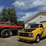 1986 Yellow Dodge Caravan thumbnail