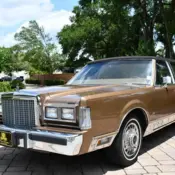 1986 Brown Lincoln Town Car thumbnail