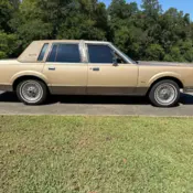 1986 Gold Lincoln Town Car thumbnail