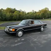 1986 Black Mercedes-Benz 560SEL thumbnail