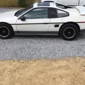 1986 White Pontiac Fiero thumbnail