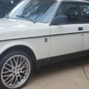 1987 White Volvo 240 thumbnail