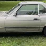 1988 Beige Mercedes-Benz 560SL thumbnail