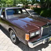 1989 Brown Lincoln Town Car thumbnail