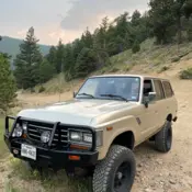 1989 Gold Toyota Land Cruiser thumbnail