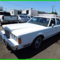 1989 White Lincoln Town Car thumbnail